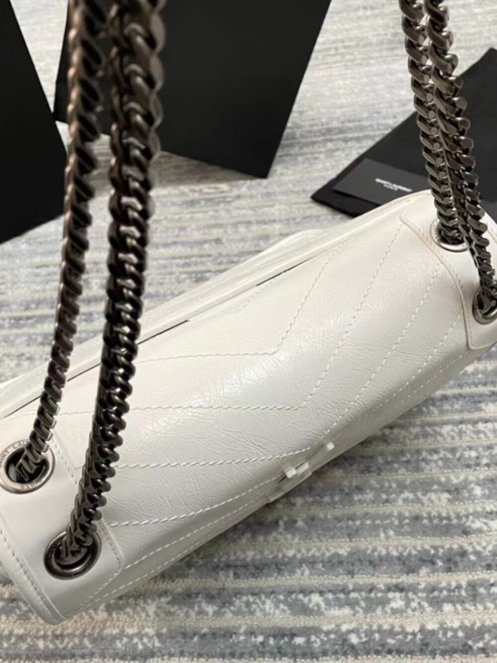YSL NIKI white medium Crinkled crossbody bag - Picture 5 of 8